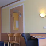 Ξενοδοχείο Sleep & Go 2*